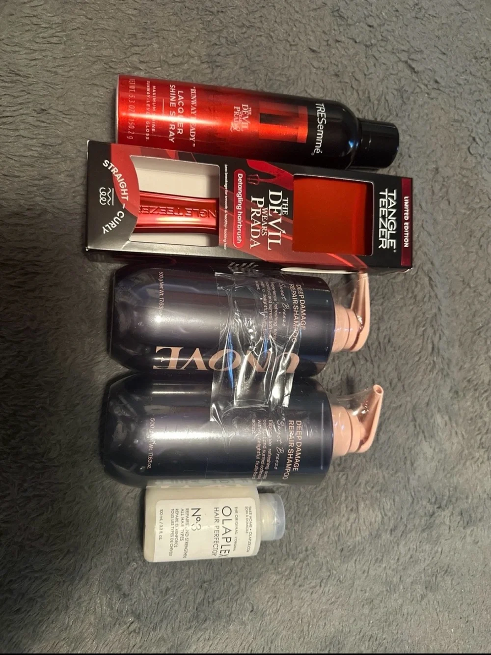 OLAPLEX Hair Treatment Set with Red Limited Edition Tangle Teezer Brush - Picture 1 of 1